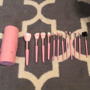 NEW PUR Travel Essentials 12 Piece Brush Set